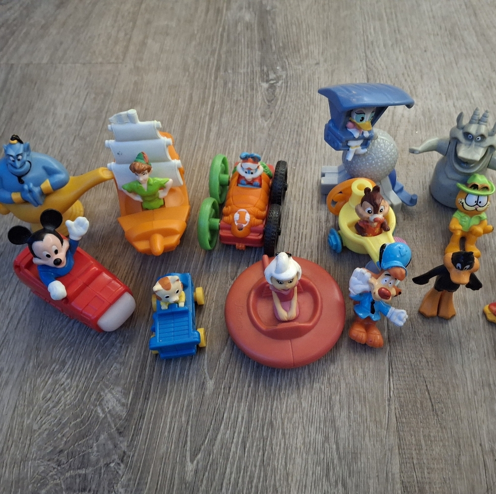 Lot Of Vintage 90's Cartoon Character Figurine Lot Multicolor